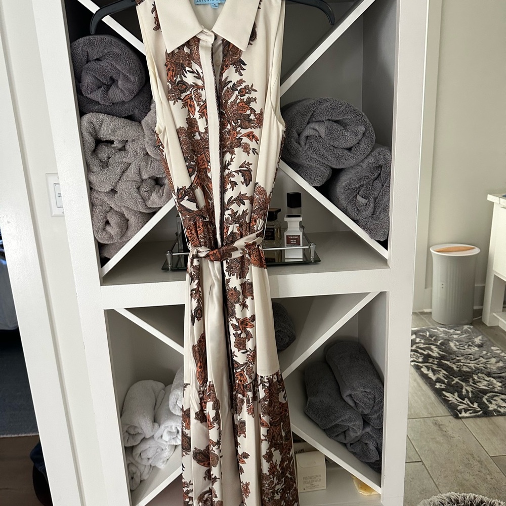 NWOT Floral Sleeveless Maxi Dress with Belt